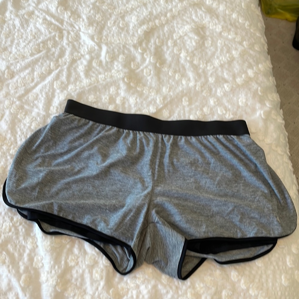 Women’s size medium Layer 8 Quick-Dry running shorts